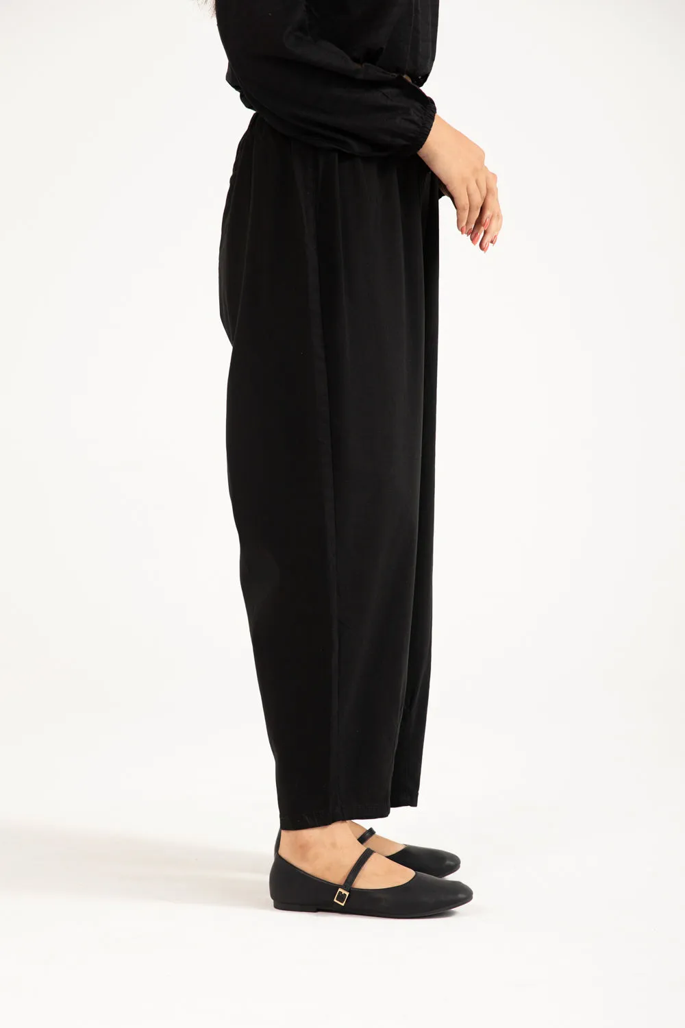 BARREL FIT TROUSER WITH DRAWCORD DETAIL Full Motion Easy Match