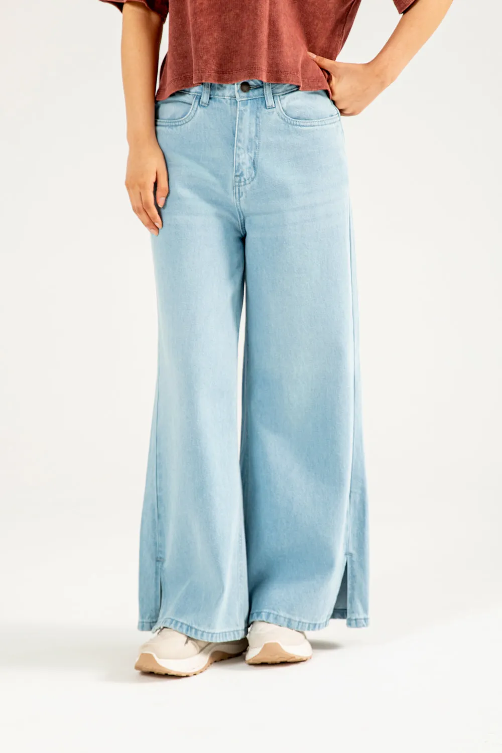 Seam-Free MEGA WIDE FIT DENIM