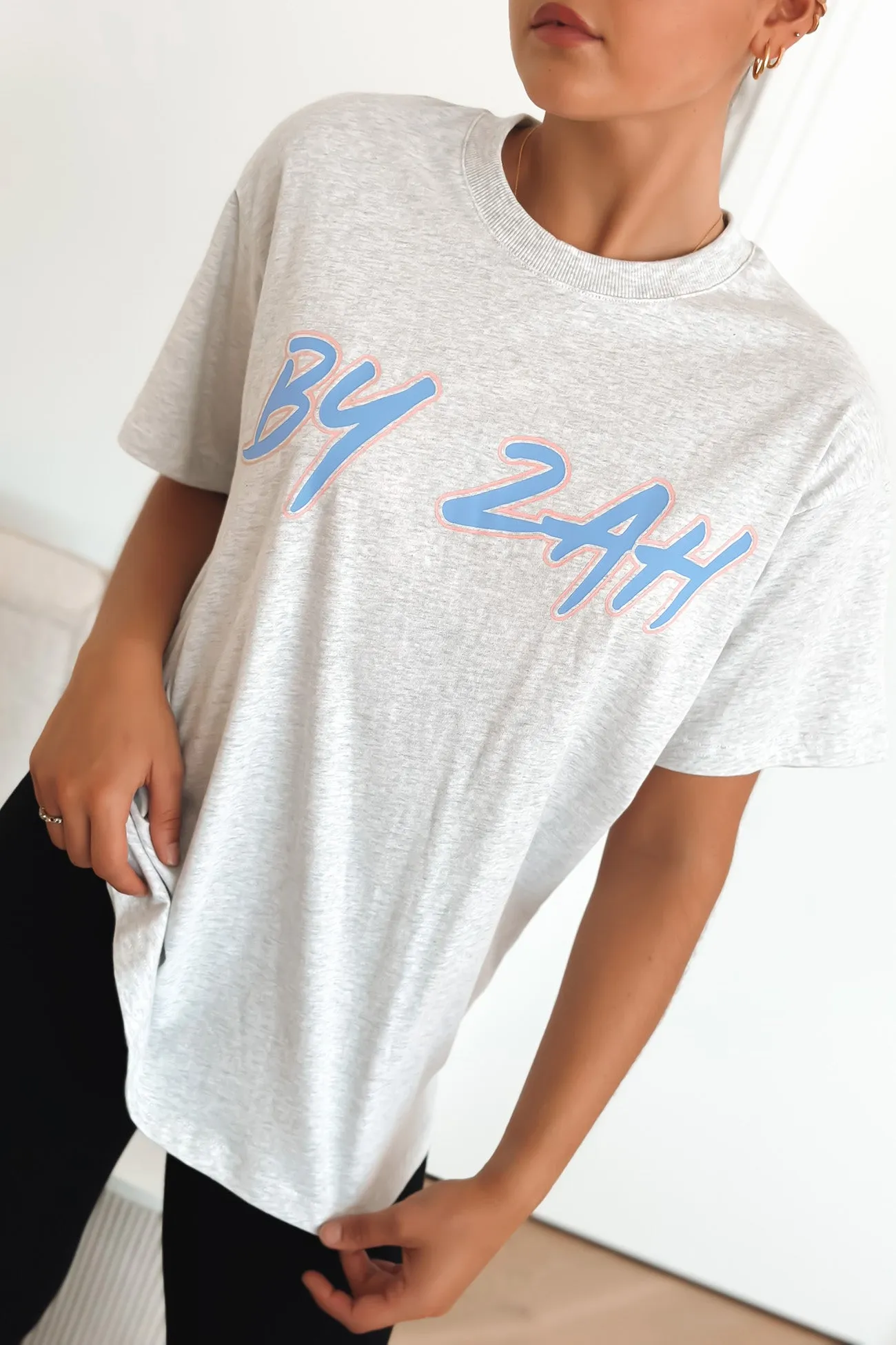 Breathable Performance Fit Zah College Tee Snow Marle